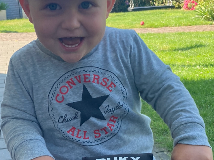 Ein Kind auf einem Fahrrad Ein Kind auf einem Fahrrad