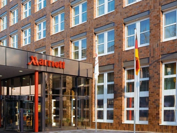 Ein Marriott Hotel von außen fotografiert Ein Marriott Hotel von außen fotografiert