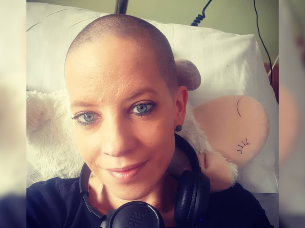 Ilona im Krankenbett. Ilona im Krankenbett.