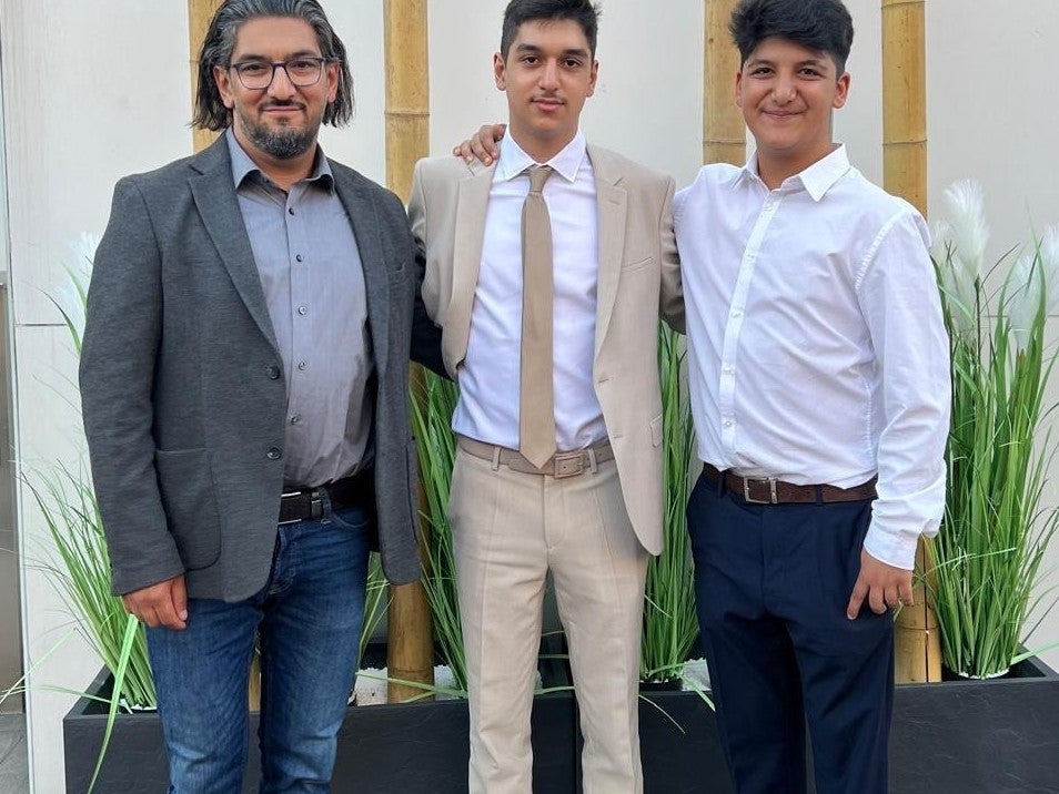 Sakir mit seinen Söhnen Sakir mit seinen Söhnen