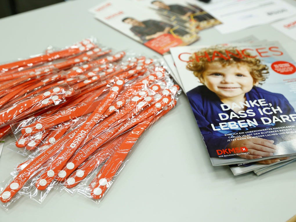 rote DKMS Armbänder rote DKMS Armbänder