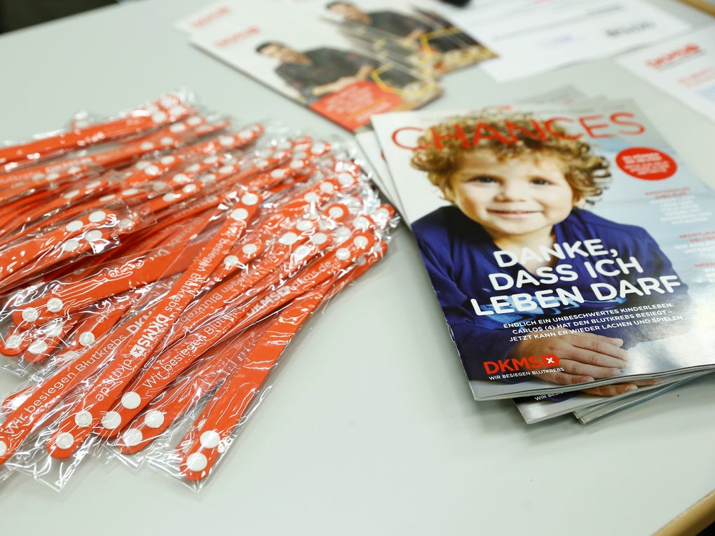 rote DKMS Armbänder rote DKMS Armbänder