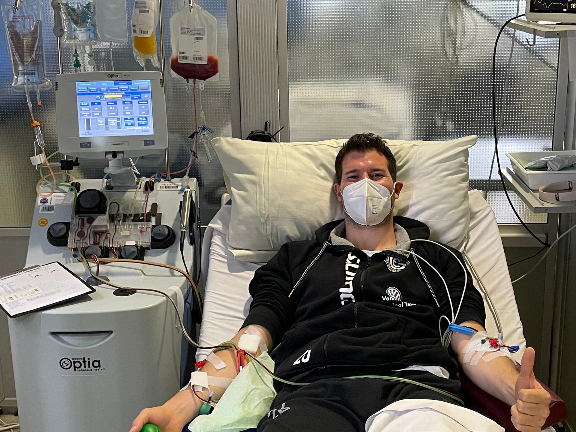 Phil Räbiger bei seiner Stammzellentnahme Phil Räbiger bei seiner Stammzellentnahme