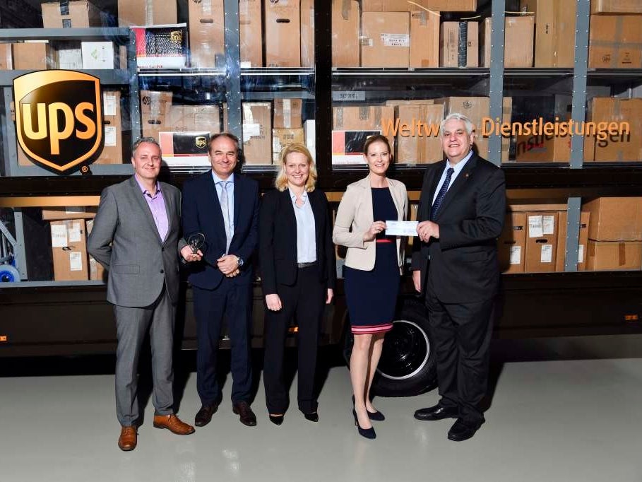 Übergabe einer Geldspende von ups an die DKMS Übergabe einer Geldspende von ups an die DKMS