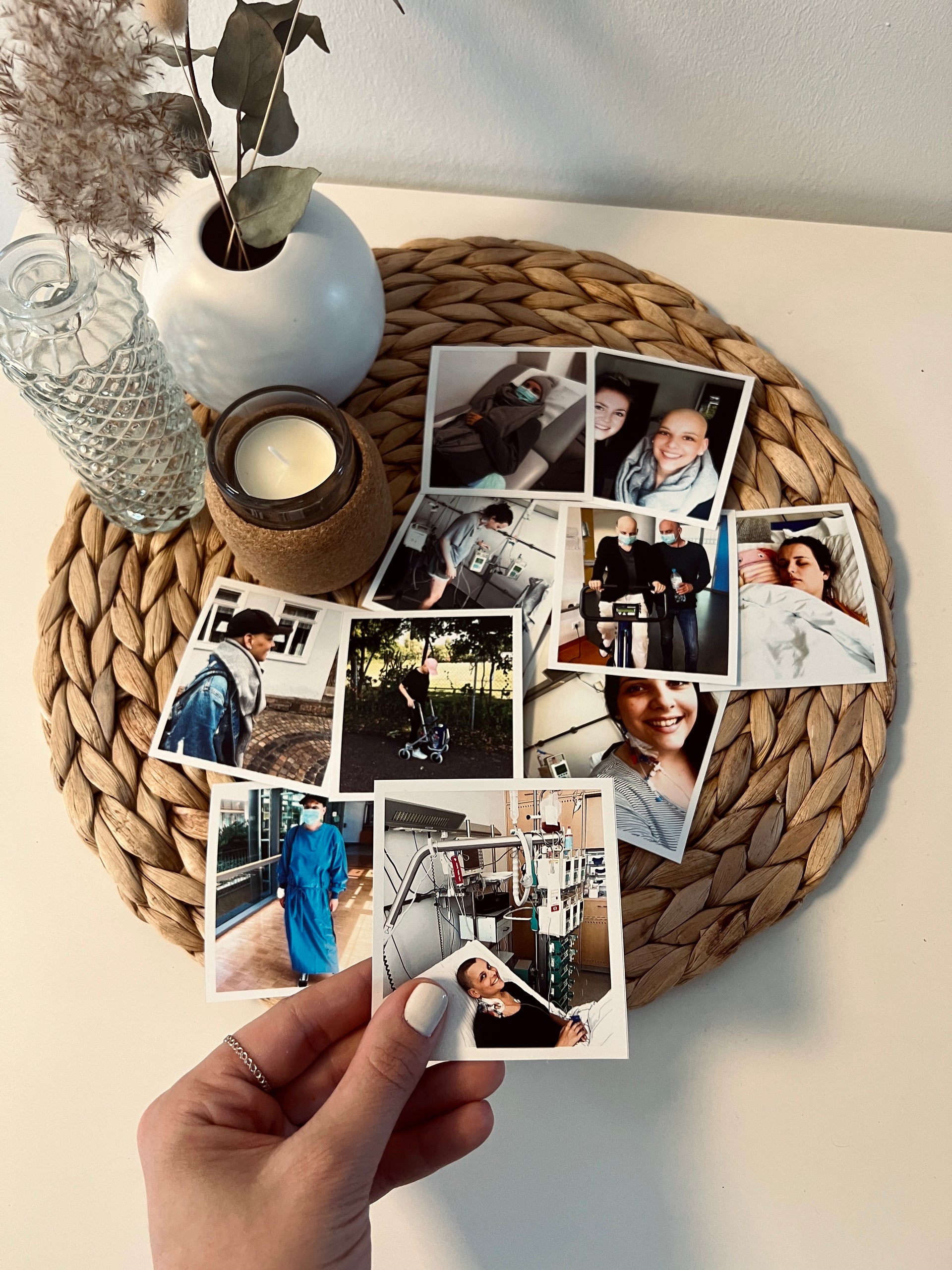 Janina hat die Stationen ihrer Krankheit auf Fotos festgehalten Janina hat die Stationen ihrer Krankheit auf Fotos festgehalten