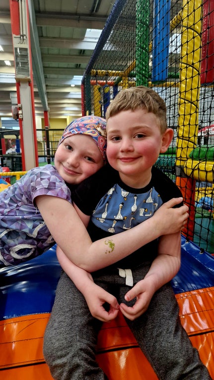 Patient Beat mit seiner Schwester. Patient Beat mit seiner Schwester.