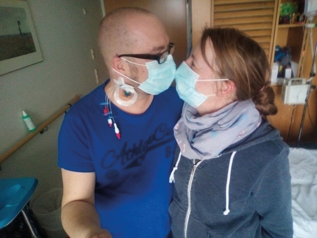 Ines besucht Simon im Krankenhaus Ines besucht Simon im Krankenhaus