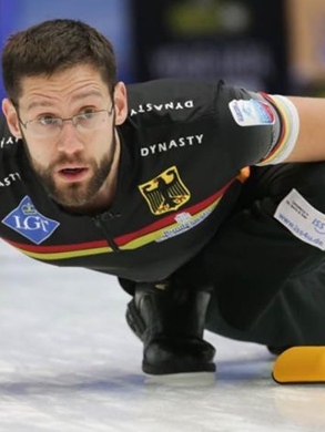 Manuel Walter ist Teil der Curling-Nationalmannschaft und ein echter Held.