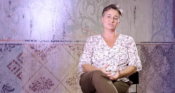 Come posso calmare il/la mio/a bambino/a che piange?