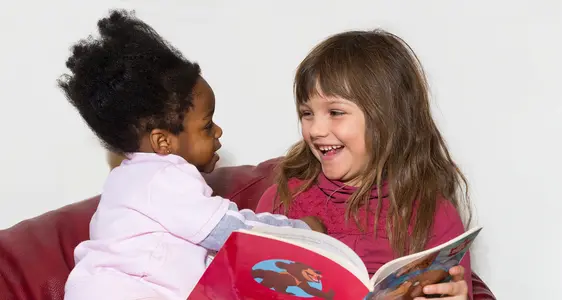 Bücher stärken die Sprachentwicklung