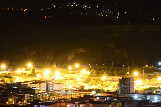 Beleuchtungsanlage, welche Licht nach oben strahlt