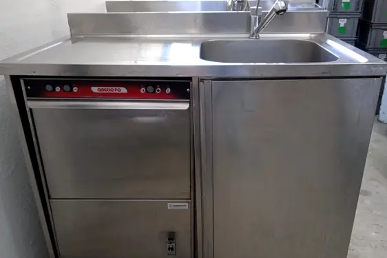 Mobile Geschirrspülmaschine (Foto: Sozialgenossenschaft Novum2)