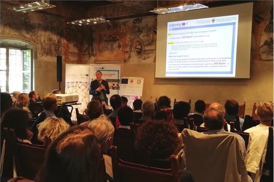 Luca Verdi, Direktor der Labors für Luftanalysen und Strahlenschutz, berichtete zum Thema „Luftqualität in Südtiroler Schulgebäuden”; (Foto: Landesagentur für Umwelt und Klimaschutz)