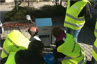 Simulierung von Probenahmen mit High-Volume-Sammler zur Bestimmung von persistenten Schadstoffen in Notfallsituationen (Foto: Landesagentur für Umwelt)