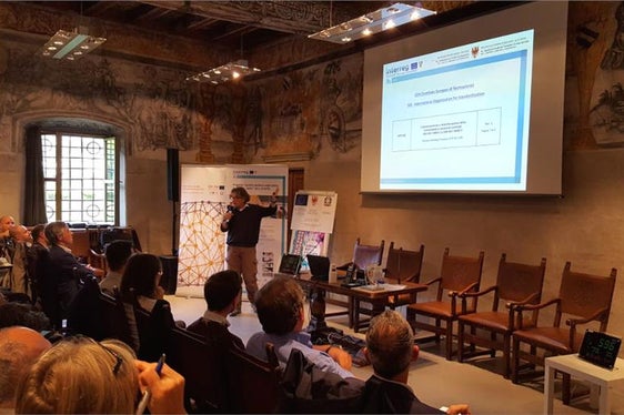 Fulici Gianmaria, tecnico del Laboratorio Analisi aria e radioprotezione, ha presentato le varie campagna di misura realizzate (Foto: Agenzia provinciale per l'ambiente e la tutela del clima)