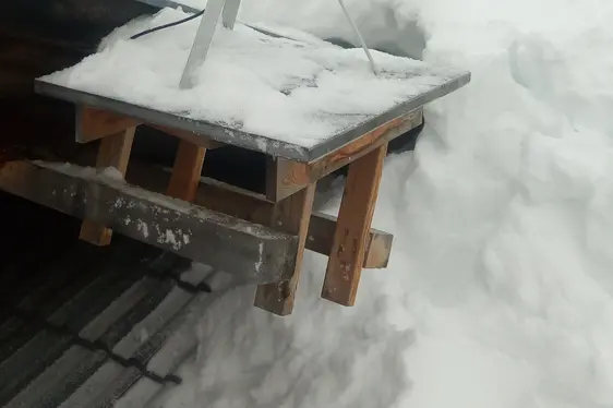 Pollenfalle Grub bei Inbetriebnahme im Spätwinter 2020 (Foto: Landesagentur für Umwelt und Klimaschutz, Felderer)