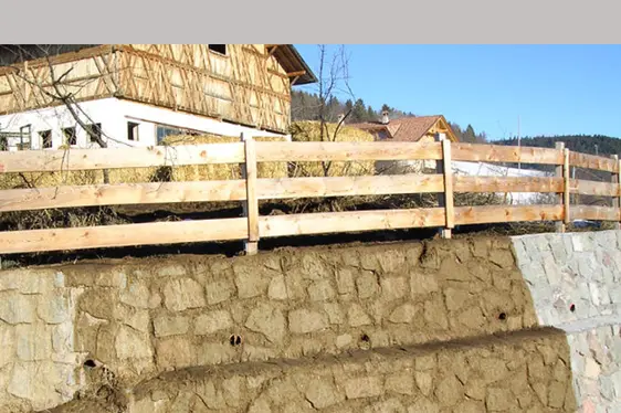 Für die Güllelagerung ungeeigneter Mist (Foto: Landesagentur für Umwelt und Klimaschutz)