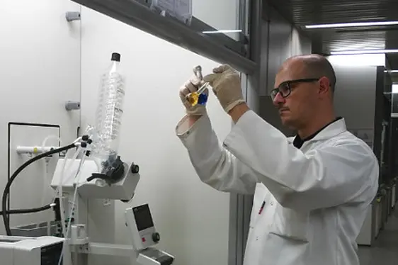 Analyse für unbekannte Proben (Foto: Landesagentur für Umwelt und Klimaschutz)