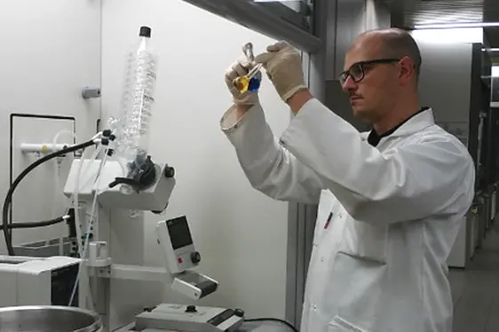 Analyse für unbekannte Proben (Foto: Landesagentur für Umwelt und Klimaschutz)