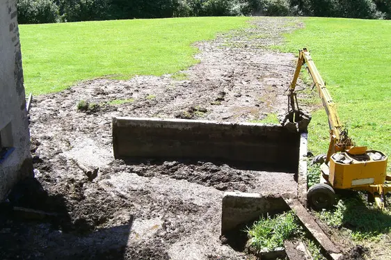Für die Güllelagerung ungeeigneter Mist (Foto: Landesagentur für Umwelt und Klimaschutz)