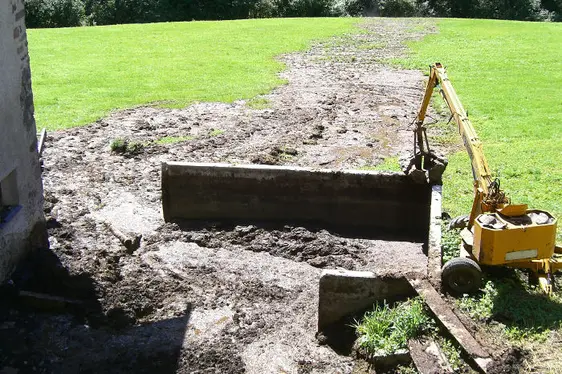 Für die Güllelagerung ungeeigneter Mist (Foto: Landesagentur für Umwelt und Klimaschutz)