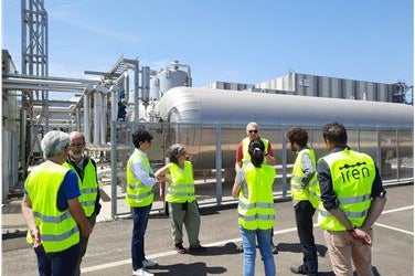 Die Gruppe aus Bozen während der Besichtigung der Anlage für organische Abfälle in Reggio Emilia (Foto: Landesagentur für Umwelt und Klimaschutz Bozen)