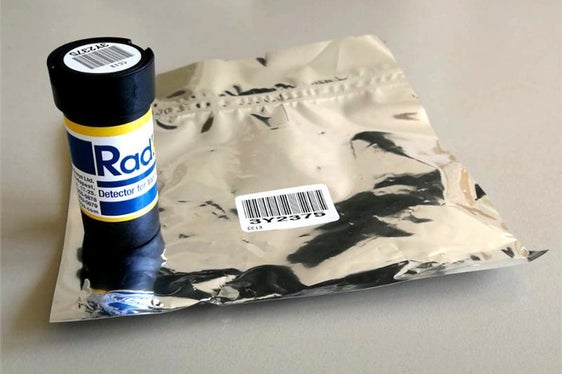 Dosimeter zur Bestimmung der Radonkonzentration (Foto: Landesagentur für Umwelt und Klimaschutz)