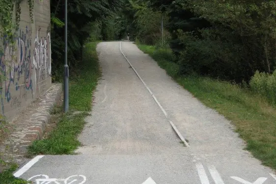 Versickerung durch eine wasserdurchlässig
befestigte Fläche