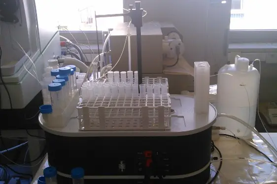 Analyse der Schwermetalle mit ICP-MS Geräte (Foto: Landesagentur für Umwelt und Klimaschutz)