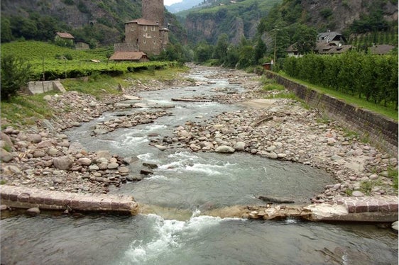 Torrente Talvera: con il rifacimento delle briglie la sicurezza resta garantita e in aggiunta si agevola la migrazione dei pesci (Foto: Agenzia protezione civile)