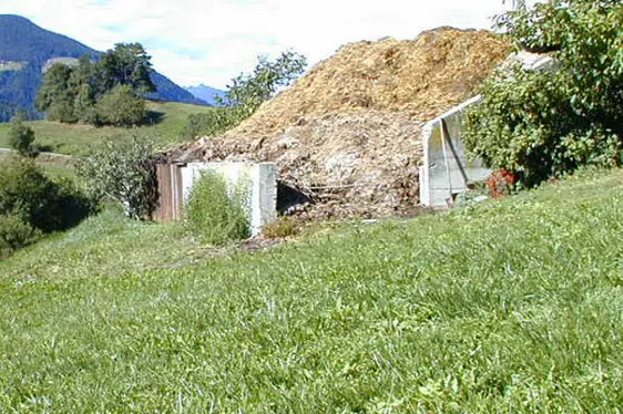 Mistlege zu voll (Foto: Landesagentur für Umwelt und Klimaschutz)