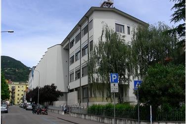 La sede del Laboratorio Analisi alimenti e sicurezza dei prodotti in via Amba Alagi 5, Bolzano