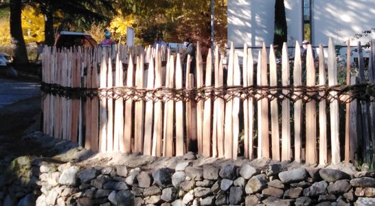 Neuer Speltenzaun an der FS Salern Neuer Speltenzaun an der FS Salern