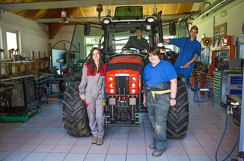Landtechnik an der Fachschule Salern Landtechnik an der Fachschule Salern