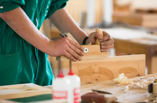 Holzverarbeitung an der FS Salern Holzverarbeitung an der FS Salern