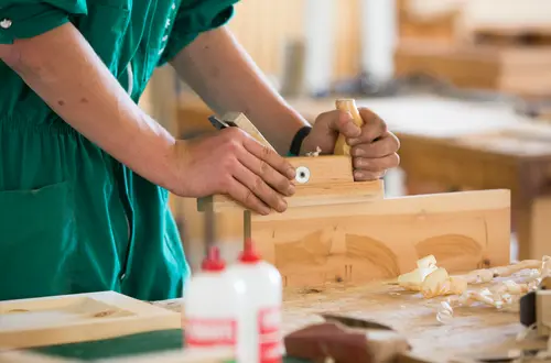 Holzverarbeitung an der FS Salern Holzverarbeitung an der FS Salern