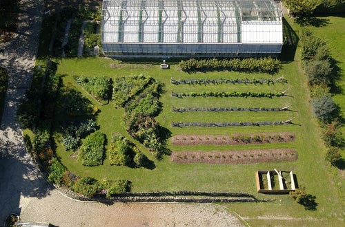 Neugestalteter Schaugarten an der FS Salern Neugestalteter Schaugarten an der FS Salern