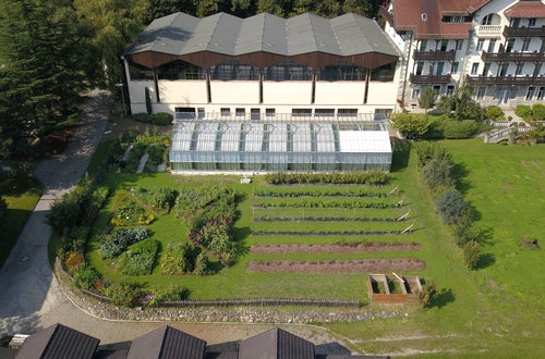 Neugestalteter Schaugarten an der FS Salern Neugestalteter Schaugarten an der FS Salern
