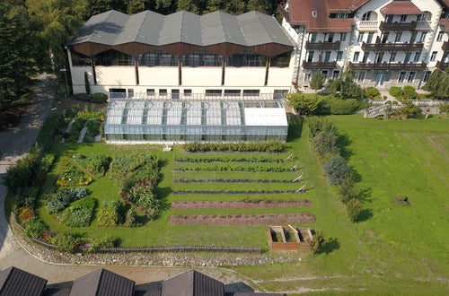 Neugestalteter Schaugarten an der FS Salern Neugestalteter Schaugarten an der FS Salern