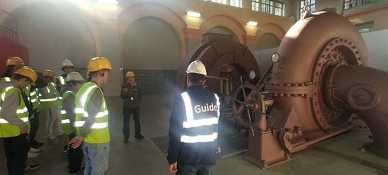 Die Klasse INF2B vor der alten Francis-Turbine Die Klasse INF2B vor der alten Francis-Turbine