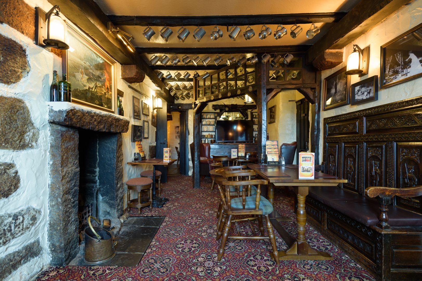 The cosy interior of Jamaica Inn in Cornwall
