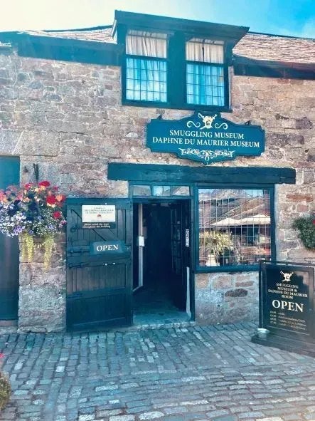 The old brick exterior of Jamaica Inn in Cornwall