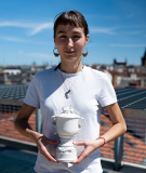 Studentka keramiky a autorka trofejí pro vítěze golfových turnajů J&T Banky Emma Joubin.