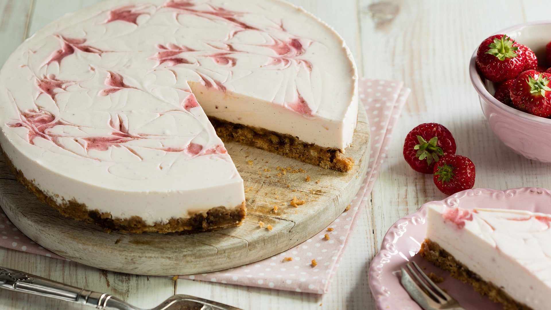 Strawberry Skyr Cheesecake