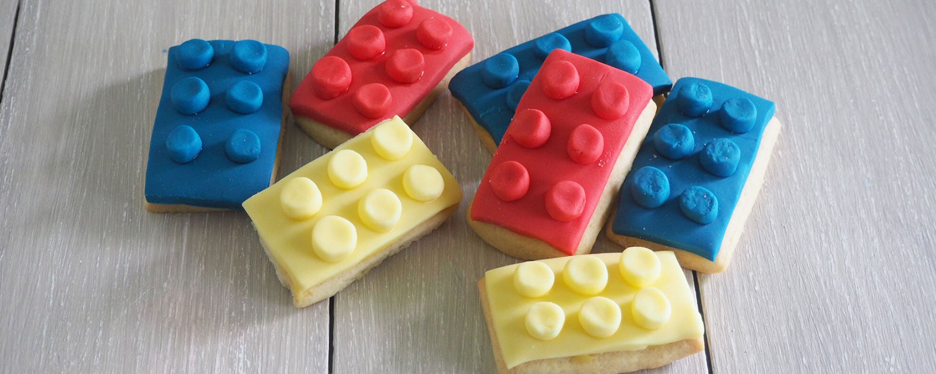 How to Decorate Lego Biscuits