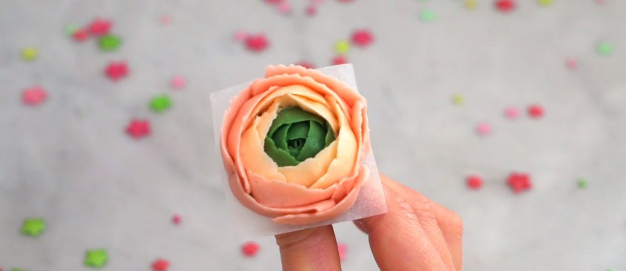 How to Create a Buttercream Ranunculus Flower