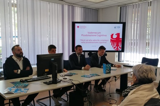 Un momento della presentazione del Vademecum sulla plusdotazione. Da sinistra, il dott. Iuri Mastrandrea, l'isp. Christian Rispoli, l'ass. Marco Galateo e il Sovrintendente Vincenzo Gullotta.