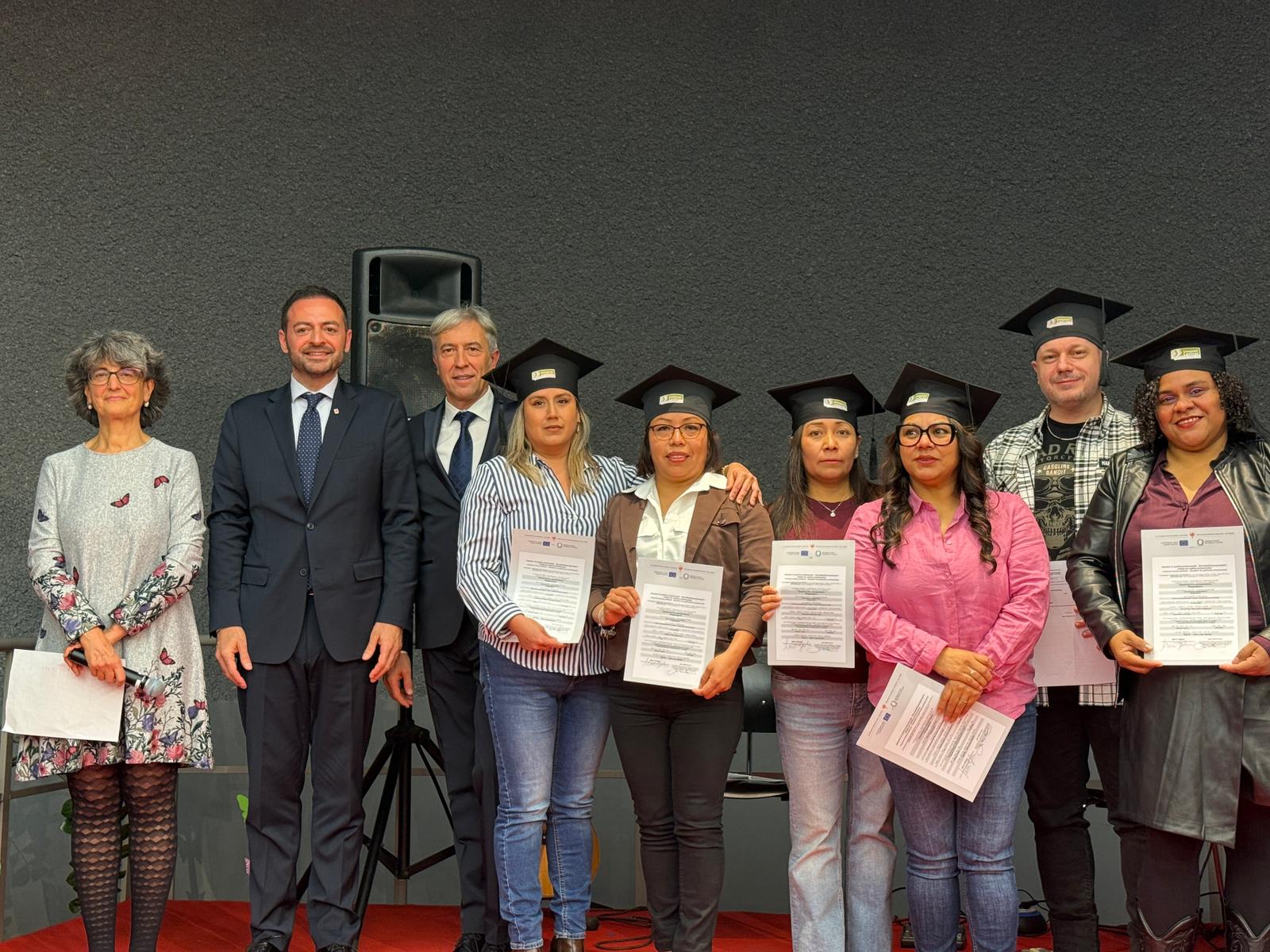 Alcuni diplomati con l'Assessore Galateo e il direttore Conci