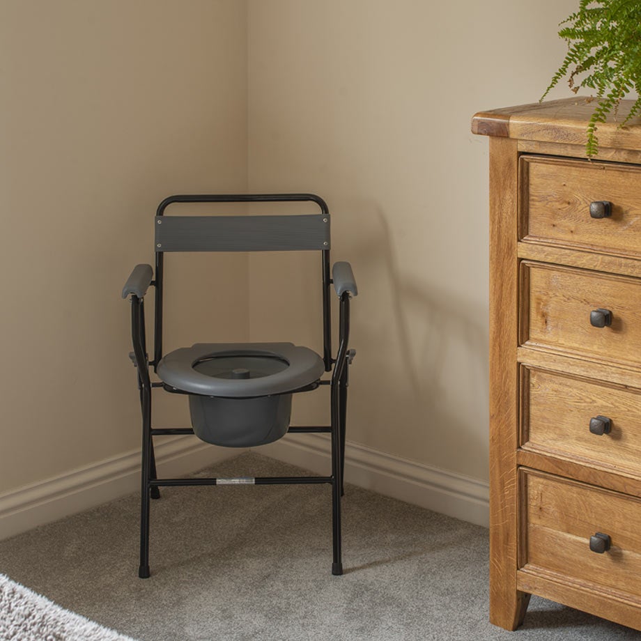 Folding and travel commodes