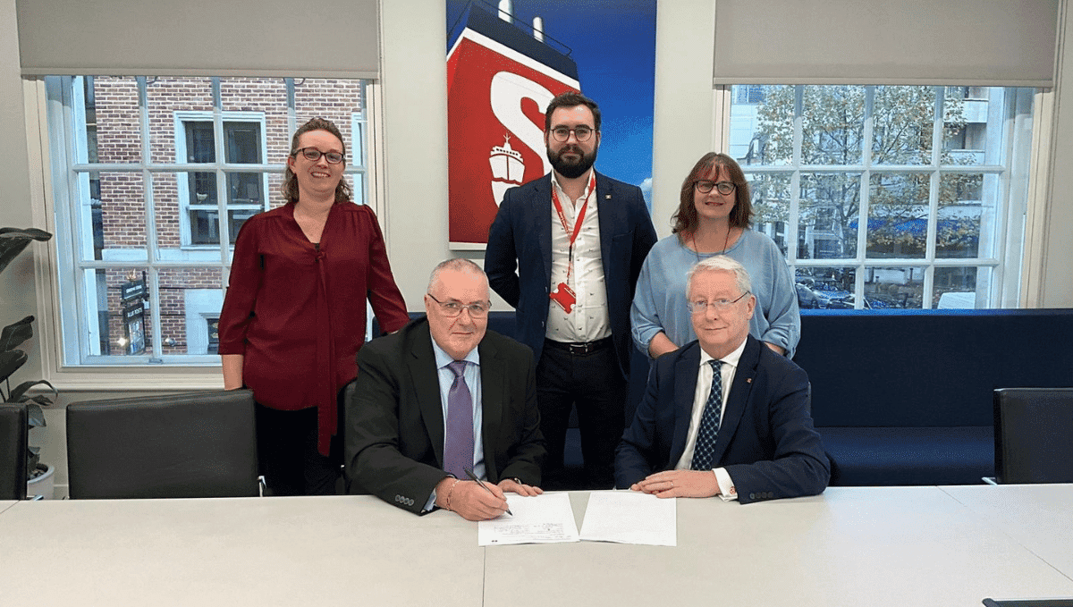 Signing Stena union recognition agreement. Natalie Feeley, Frank Ward, Andrew Shaw, David Tinkler, Fiona Paton